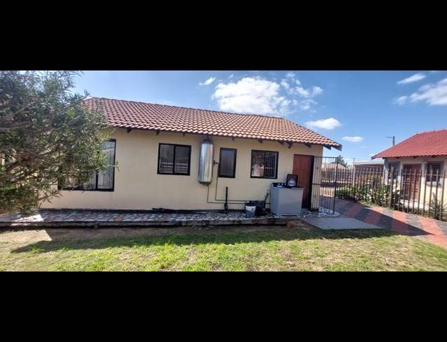 3 BEDROOM HOUSE FOR SALE IN MMABATHO 13
